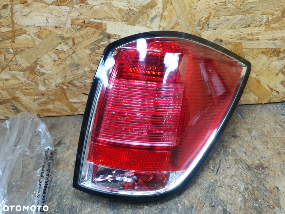 Nowa lampa tył prawa TYC (bez wkładu) do OPEL astra III 3 H KOMBi 04-