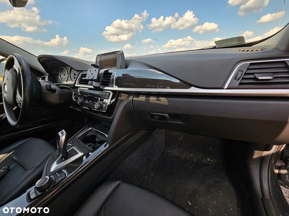 BMW Seria 3 320i xDrive - 13