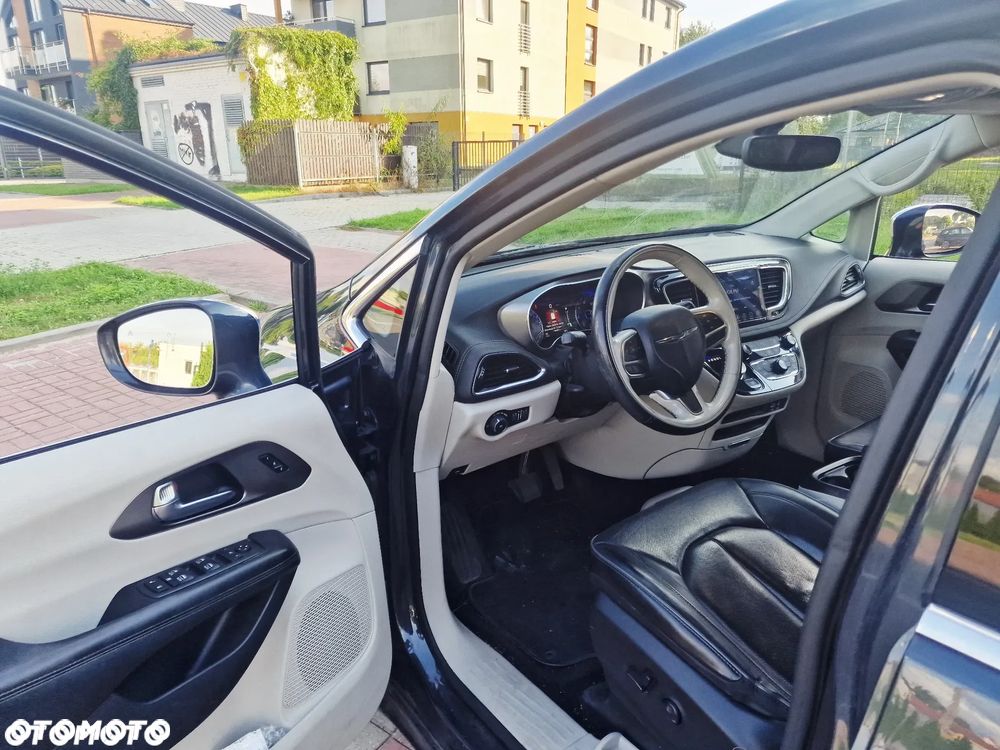 Chrysler Pacifica - 2