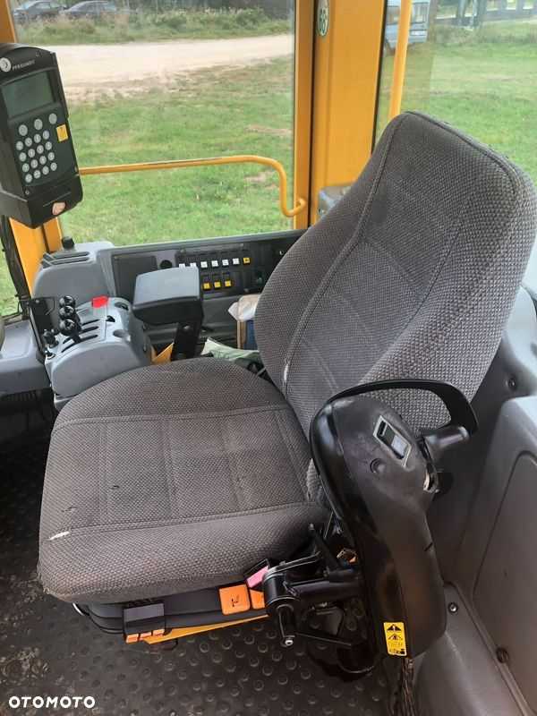 Volvo L120 - 25
