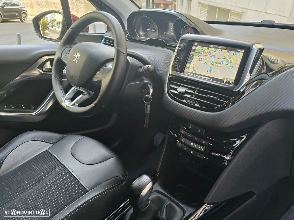 Peugeot 2008 1.2 PureTech Allure - 20