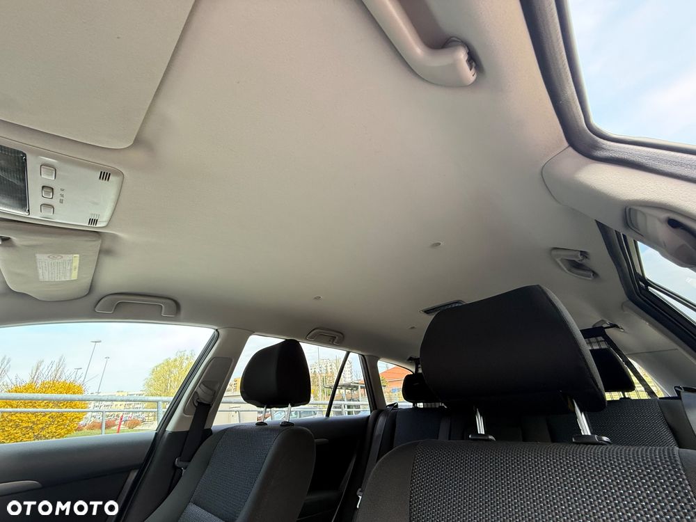 Toyota Avensis 1.8 VVT-i Combi - 24