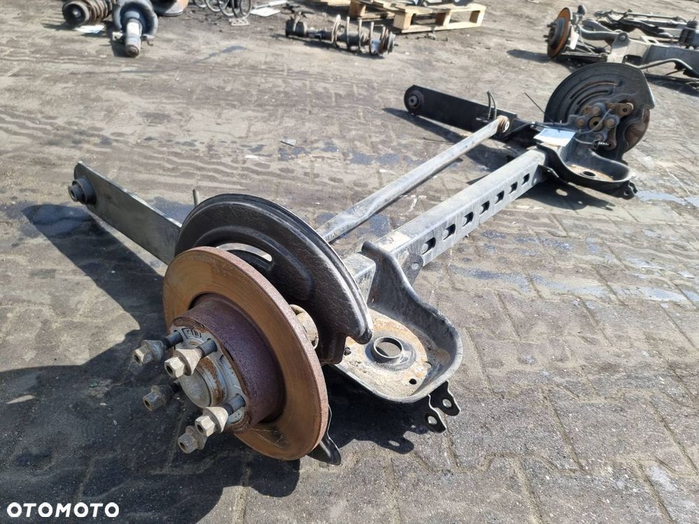 BELKA / SANKI TYŁ RENAULT TRAFIC III - 3