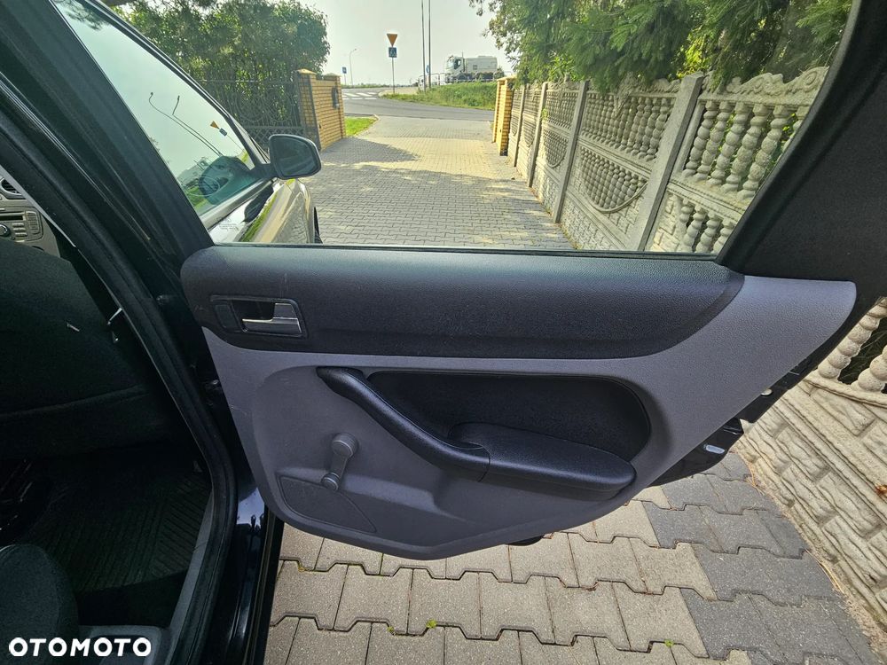 Ford Focus 1.8 FF Ambiente - 23