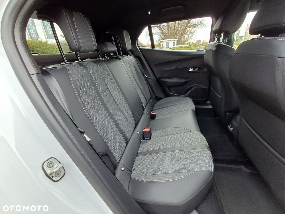 Peugeot 2008 1.2 PureTech Allure S&S EAT8 - 33