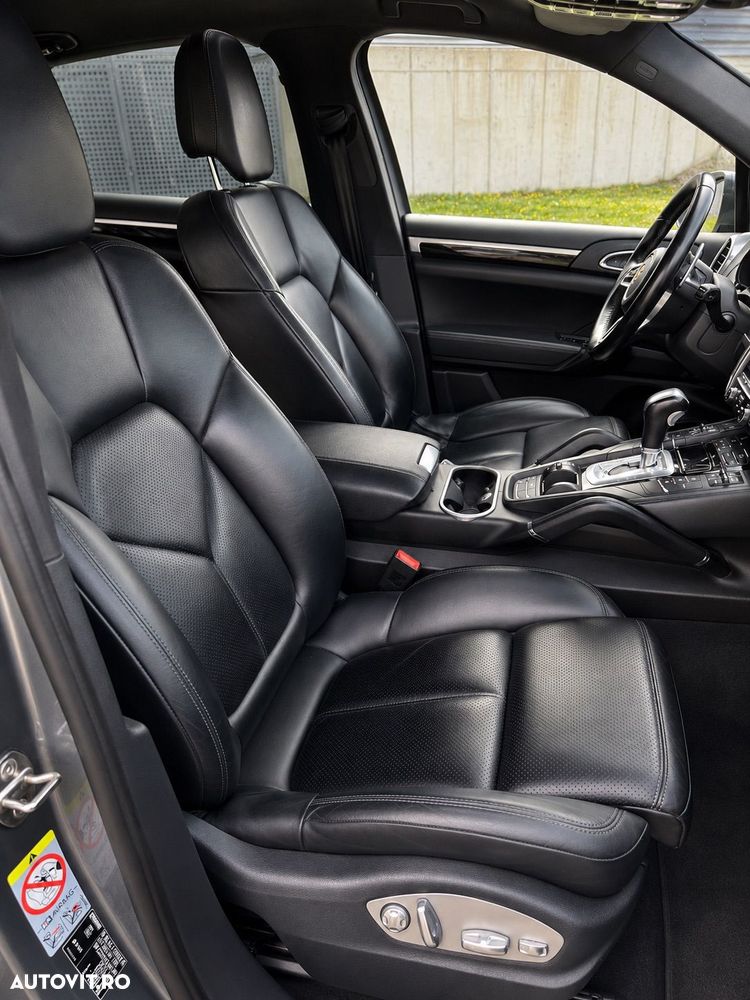 Porsche Cayenne 3.0 L - 8