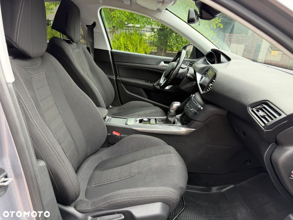 Peugeot 308 - 8