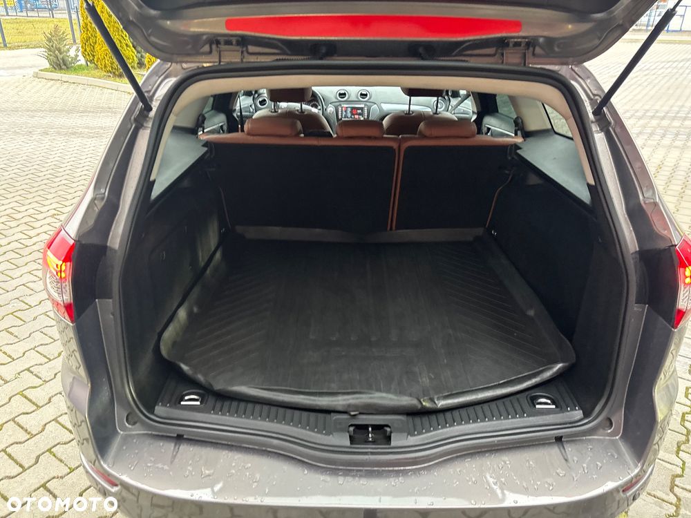 Ford Mondeo 2.0 TDCi Ghia - 12