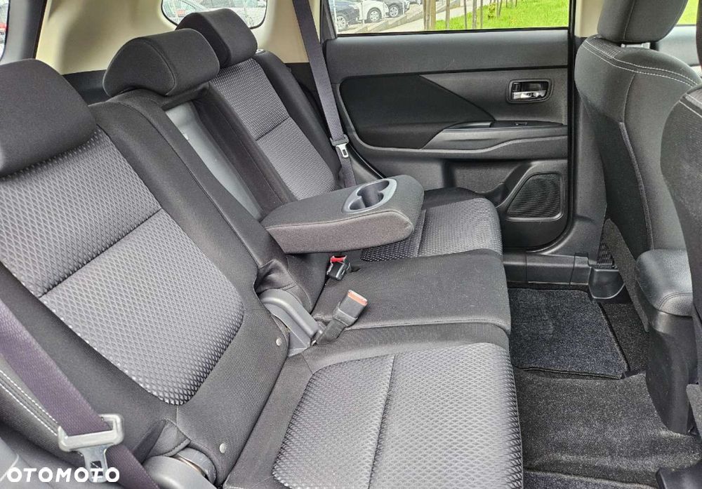 Mitsubishi Outlander - 26