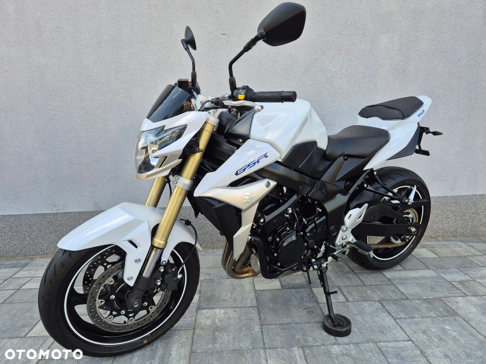 Suzuki GSR - 2