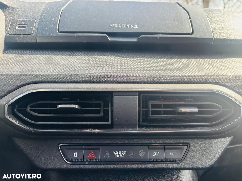 Dacia Logan TCe 90 Essential - 14