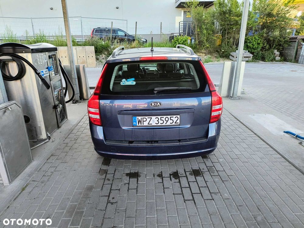 Kia Ceed - 4