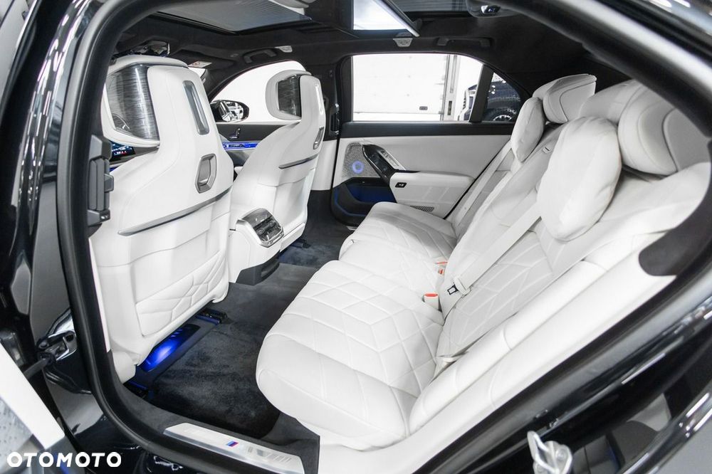 BMW Seria 7 M760e PHEV xDrive Individual Edition sport - 24