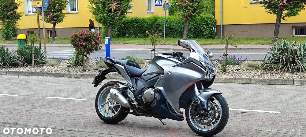 Honda VFR - 17