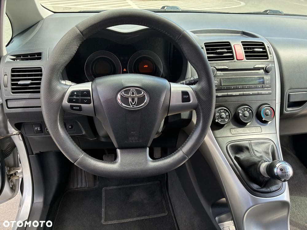 Toyota Auris 1.4 D-4D Luna - 12