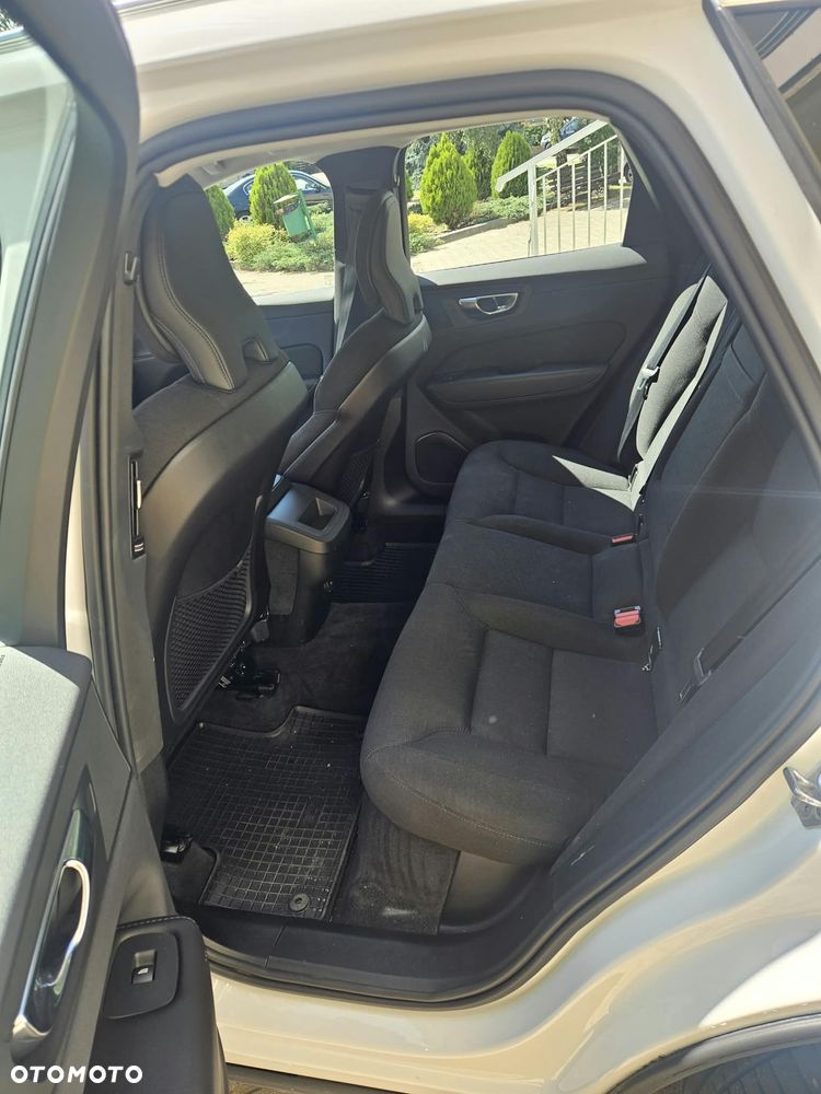 Volvo XC 60 B4 B Momentum - 7