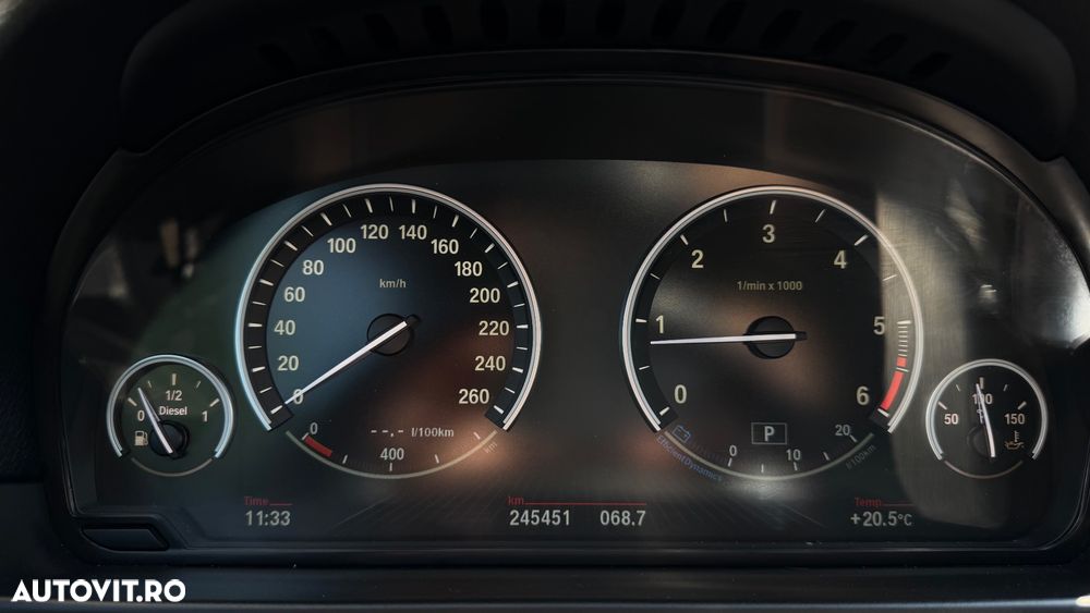 BMW Seria 5 520d xDrive AT - 31