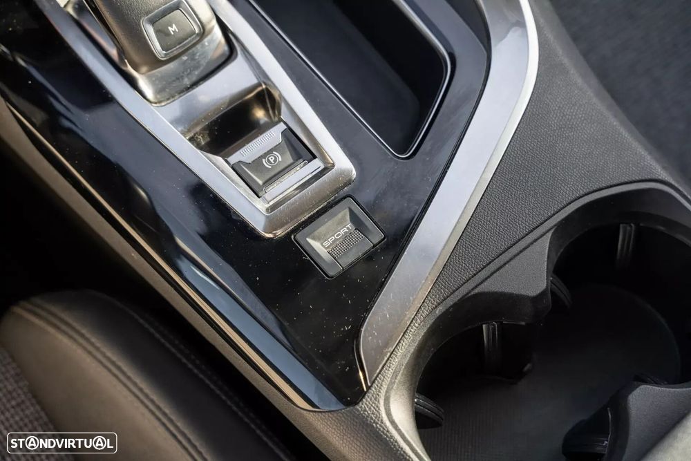 Peugeot 3008 1.5 BlueHDi Allure Pack EAT8 - 19