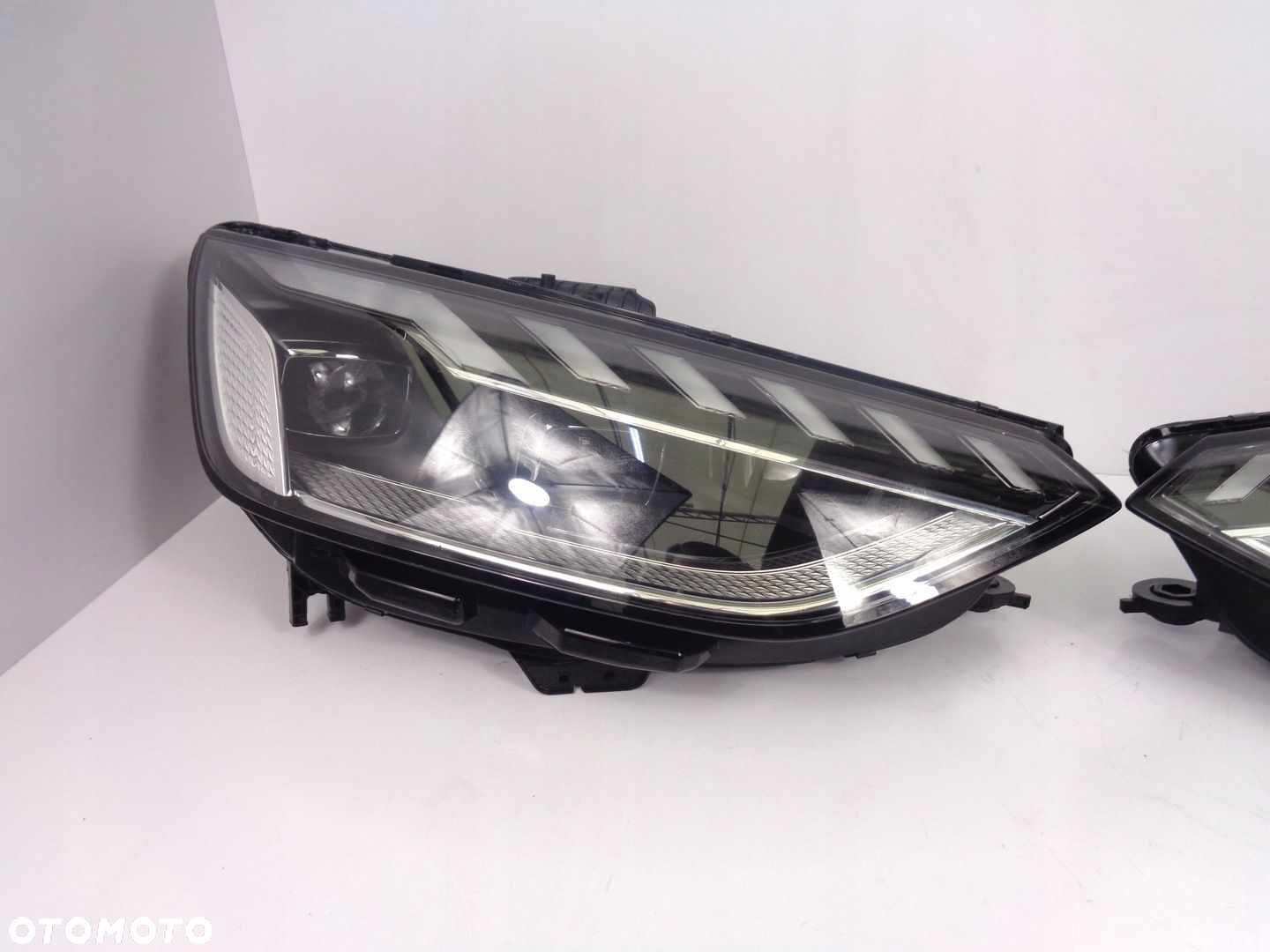 AUDI A4 B9 LIFT LAMPY MATRIX 8W0941036E 8W0941035E - 2