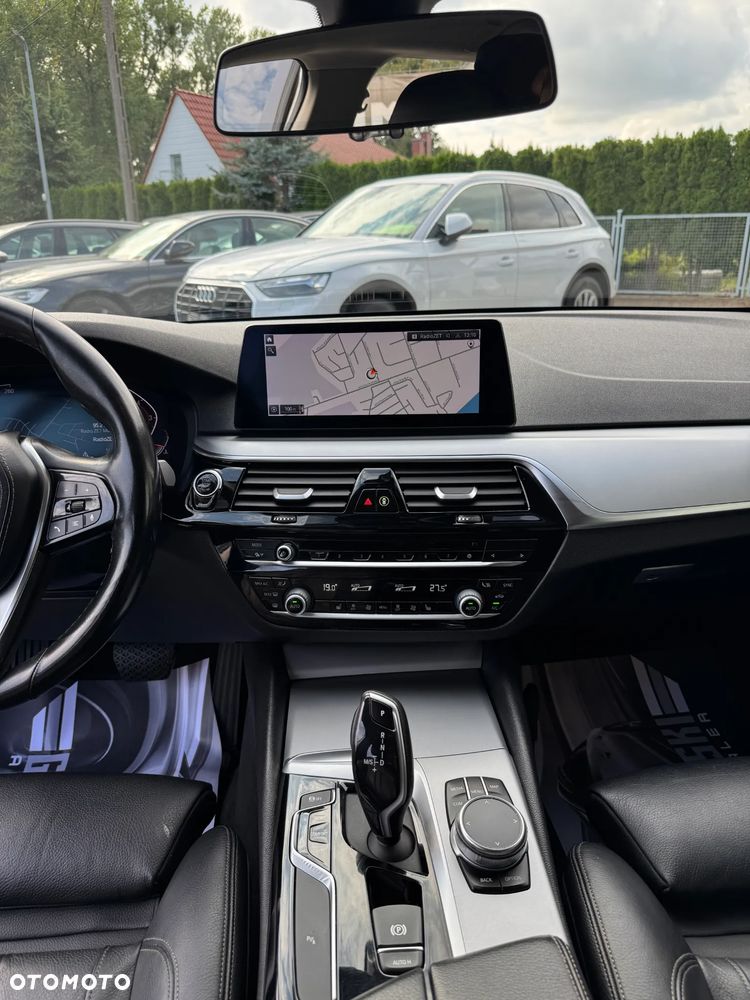 BMW Seria 5 520i Sport Line - 18