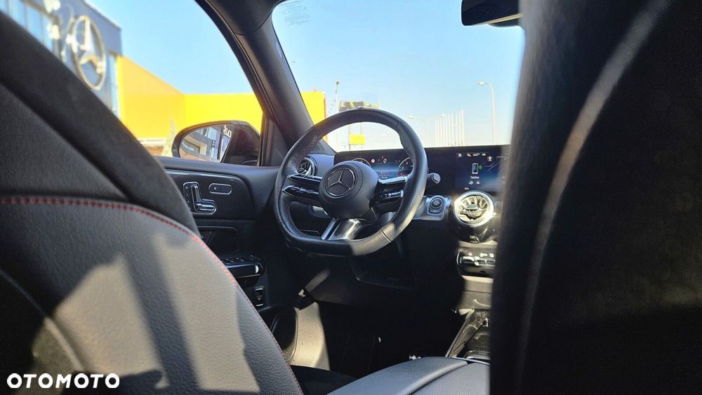 Mercedes-Benz GLB 220 mHEV 4-Matic AMG Line 8G-DCT - 16