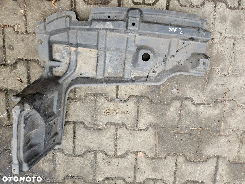 Toyota Yaris II 2 P9 osłona pod silnik lewa