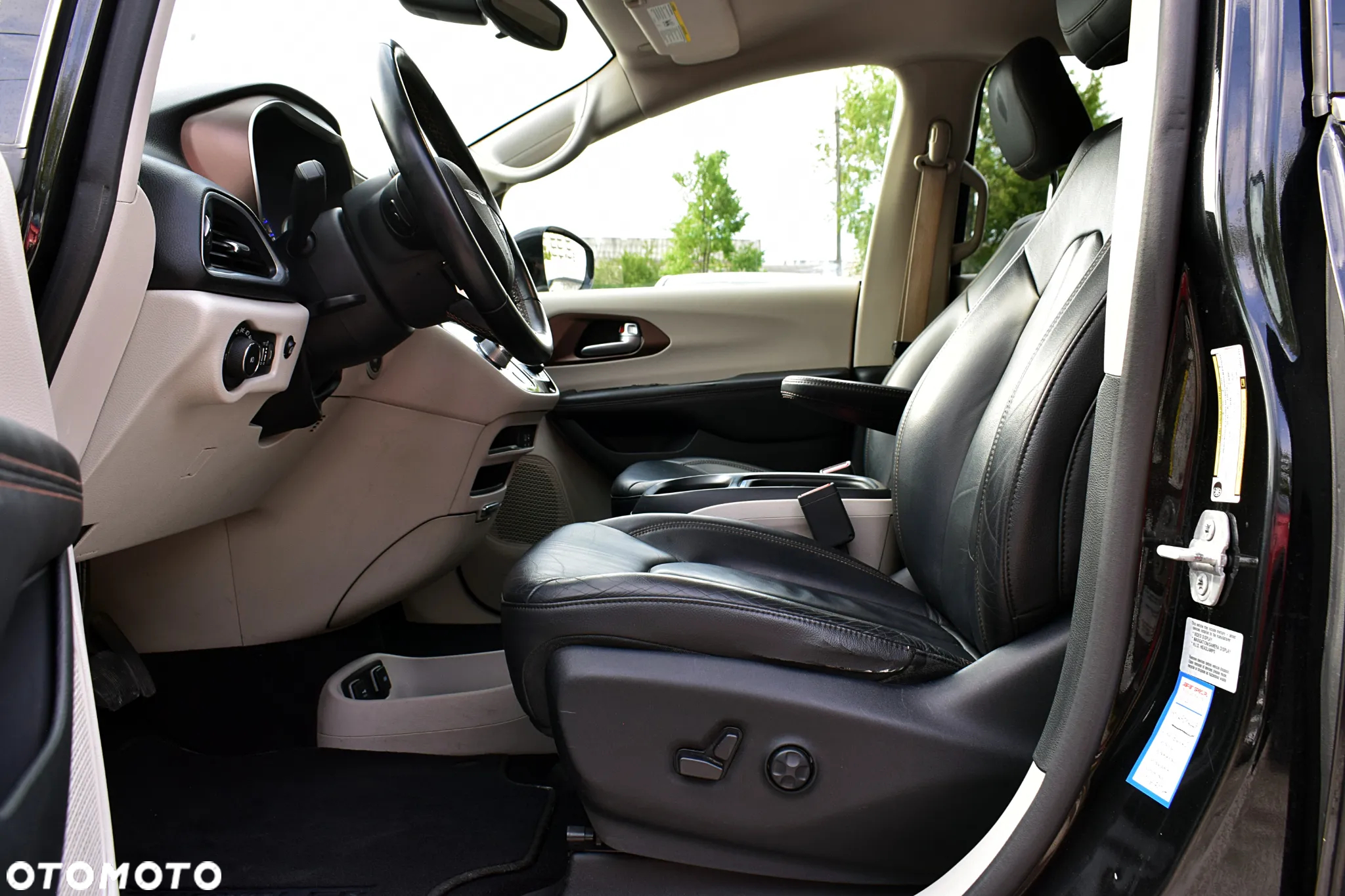 Chrysler Pacifica - 5