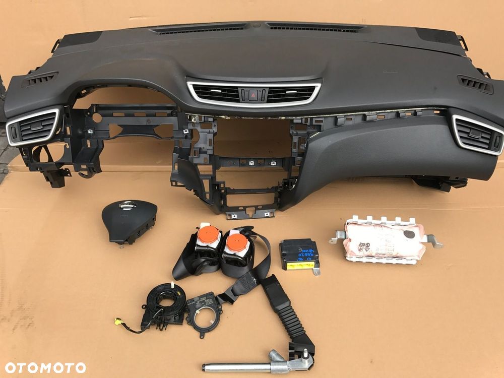 Nissan Qashqai 2015r Deska poduszki komplet - 2