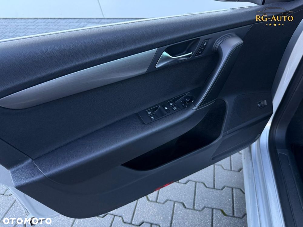 Volkswagen Passat - 33