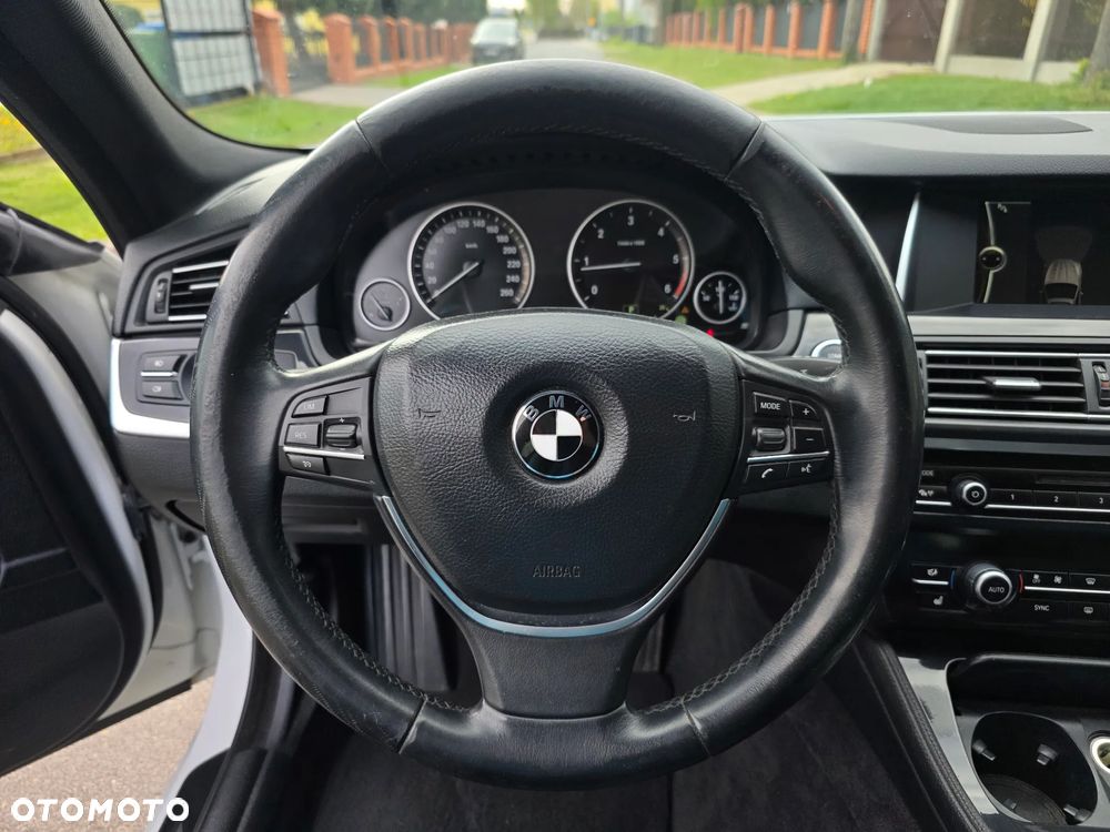 BMW Seria 5 525d xDrive Luxury Line - 23