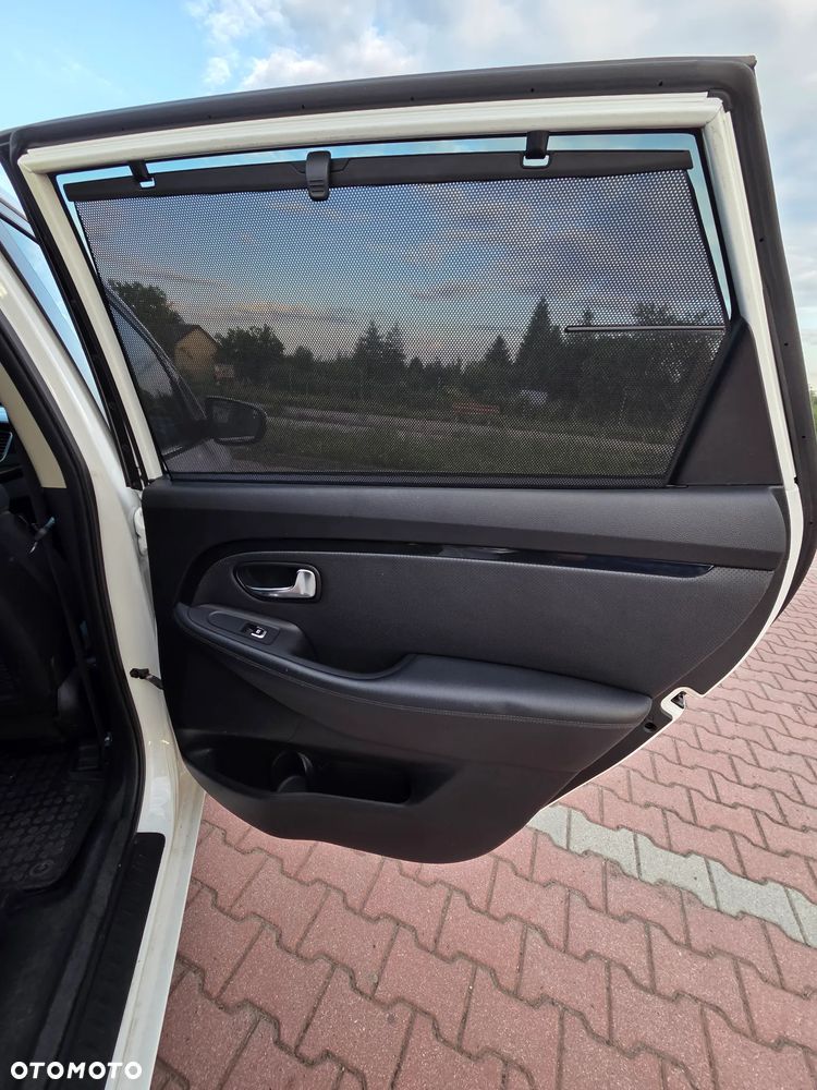Kia Carens 1.6 GDI XL 7os - 11