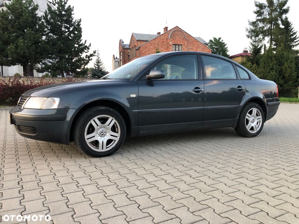 Volkswagen Passat 2.3 V5 Highline - 3