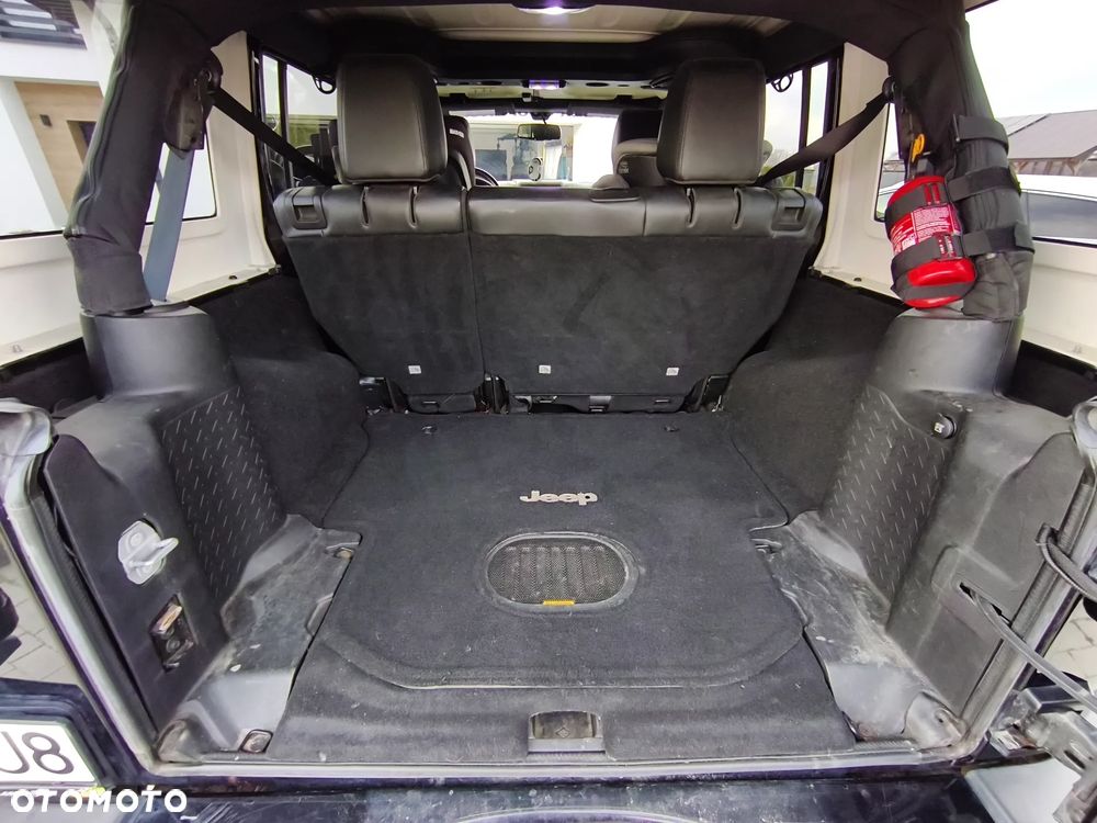 Jeep Wrangler 3.6 Unlim Sahara - 21