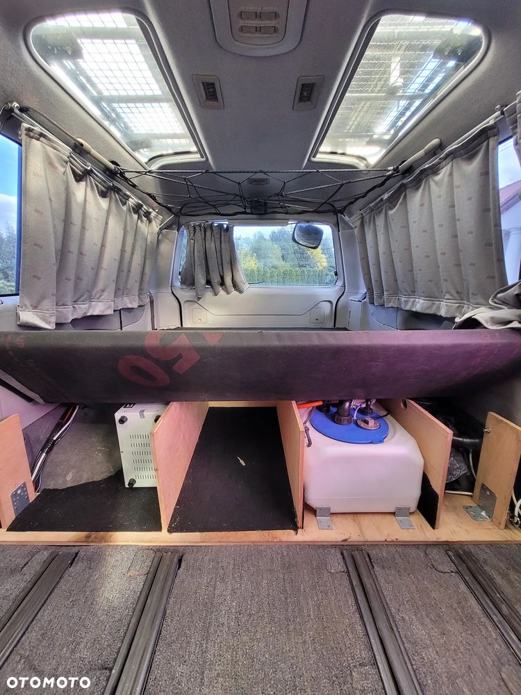 Mitsubishi Space Gear - 7