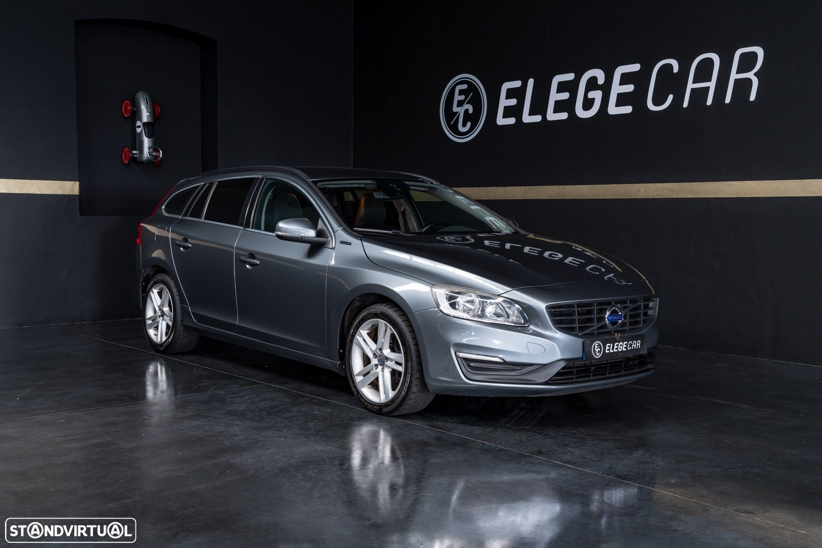 Volvo V60 2.4 D6 Momentum AWD Phev - 1
