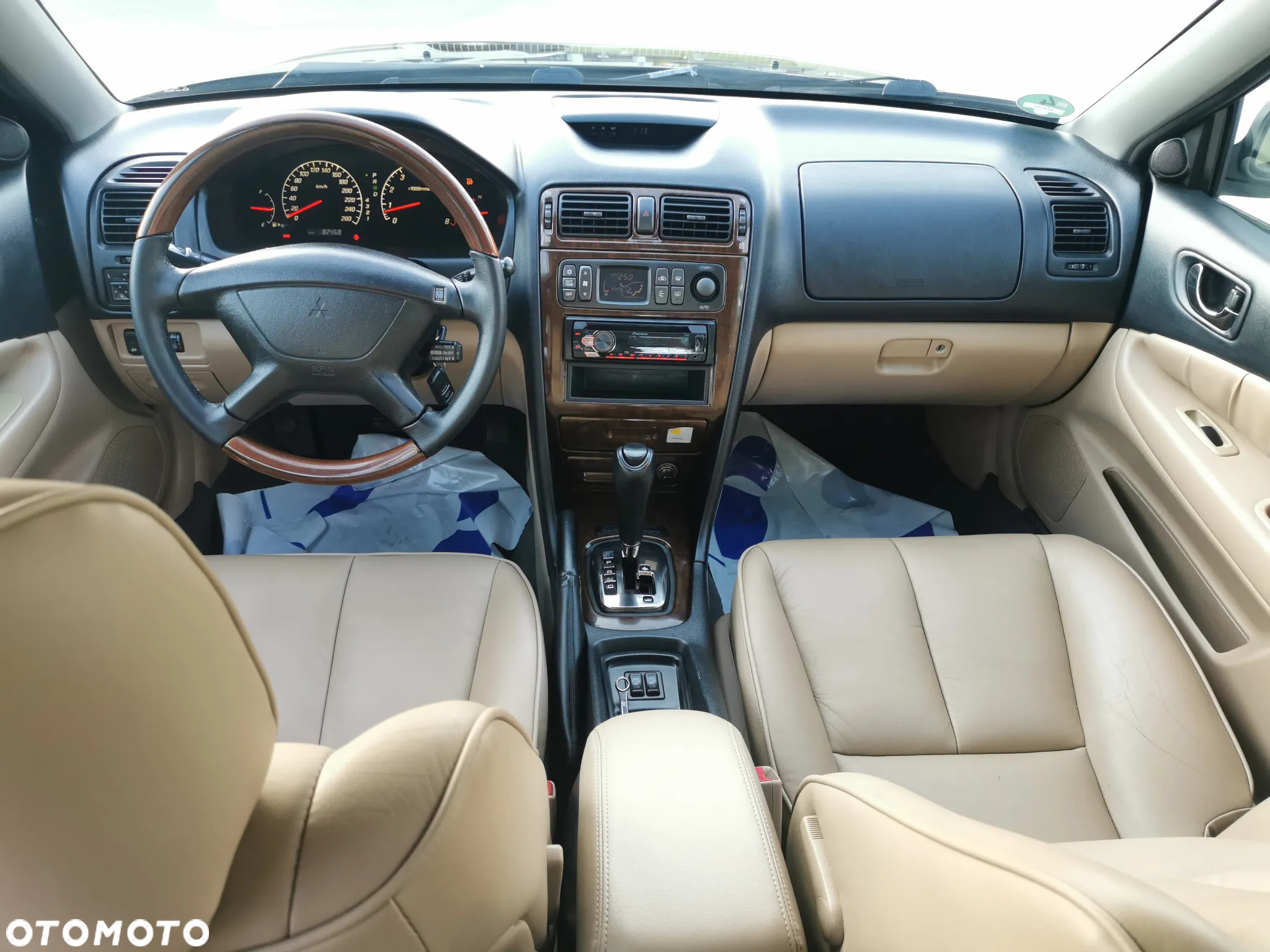 Mitsubishi Galant - 25