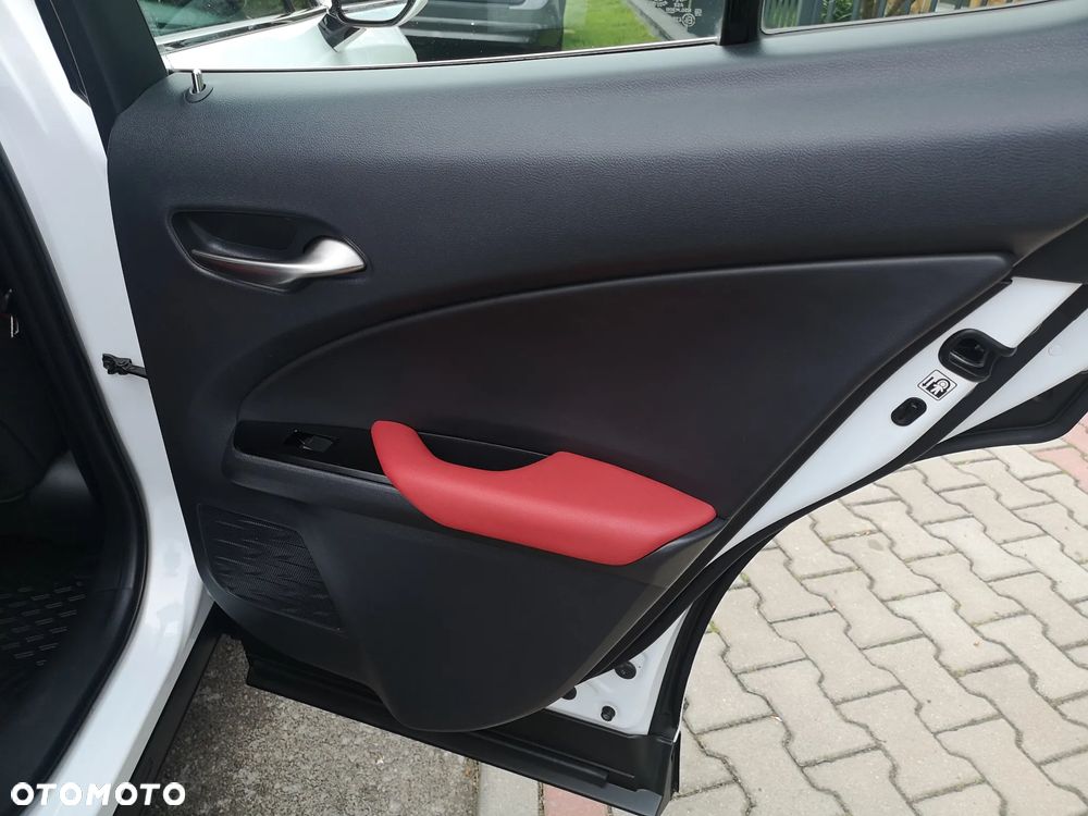 Lexus UX - 31