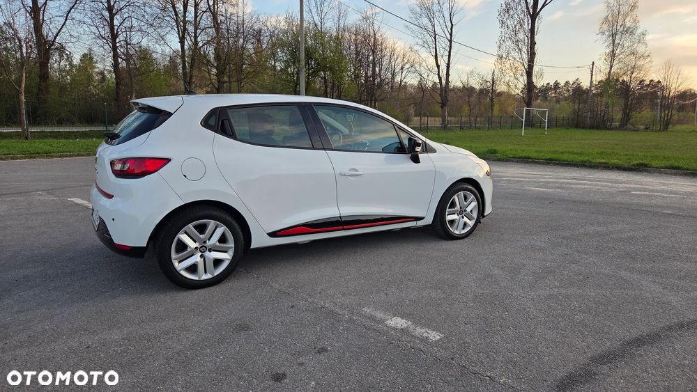 Renault Clio 1.2 16V 75 Luxe - 14