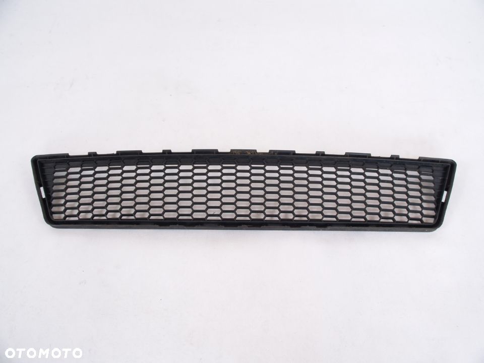 Toyota Verso Atrapa kratka zderzaka przedniego 09r 2009 - 1