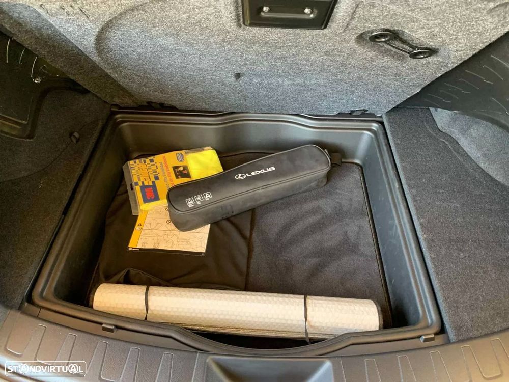 Lexus UX 250h Executive+ - 33