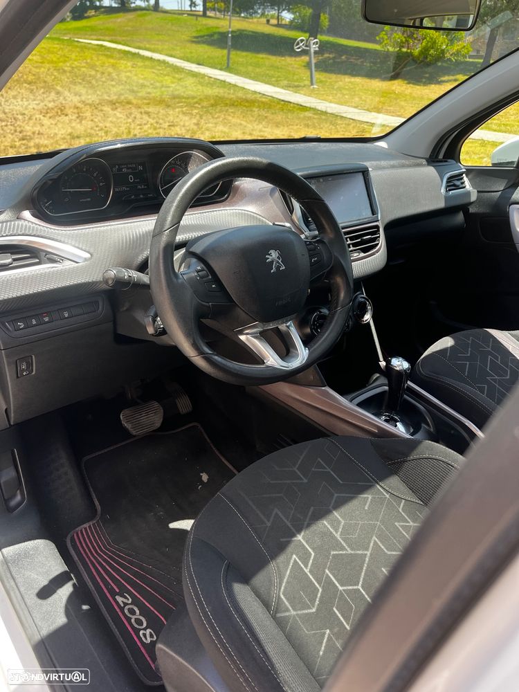 Peugeot 2008 PureTech 82 Style - 21