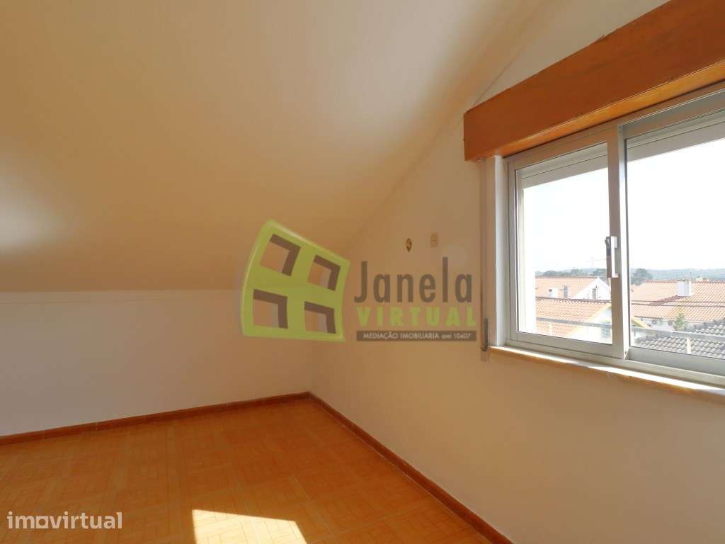 Moradia Bi-Familiar Duplex para Remodelar | Quinta do Conde - Grande imagem: 4/19