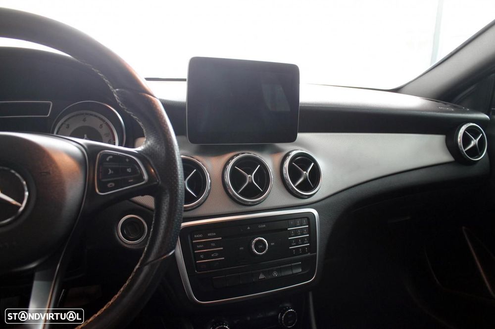 Mercedes-Benz GLA 180 d Urban - 14