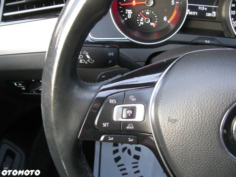 Volkswagen Passat 2.0 TDI SCR DSG Comfortline - 25