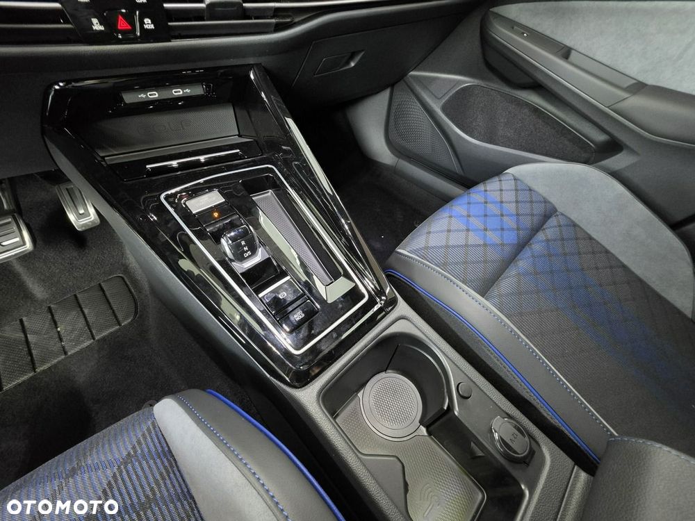 Volkswagen Golf Variant - 23