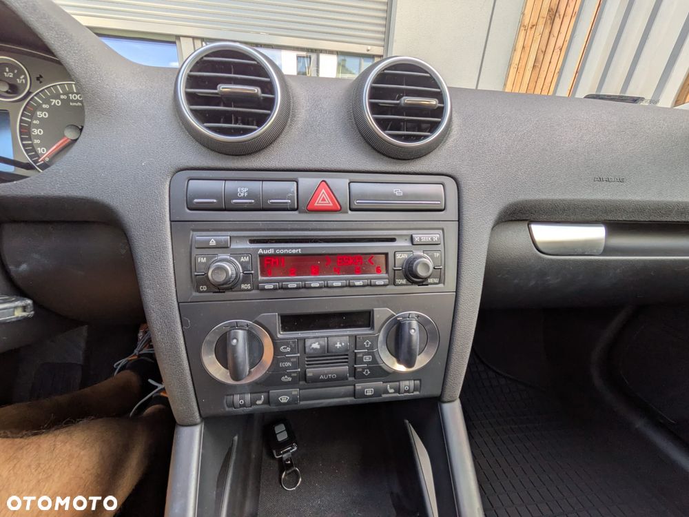 Audi A3 Sportback 1.6 FSI Ambiente - 28