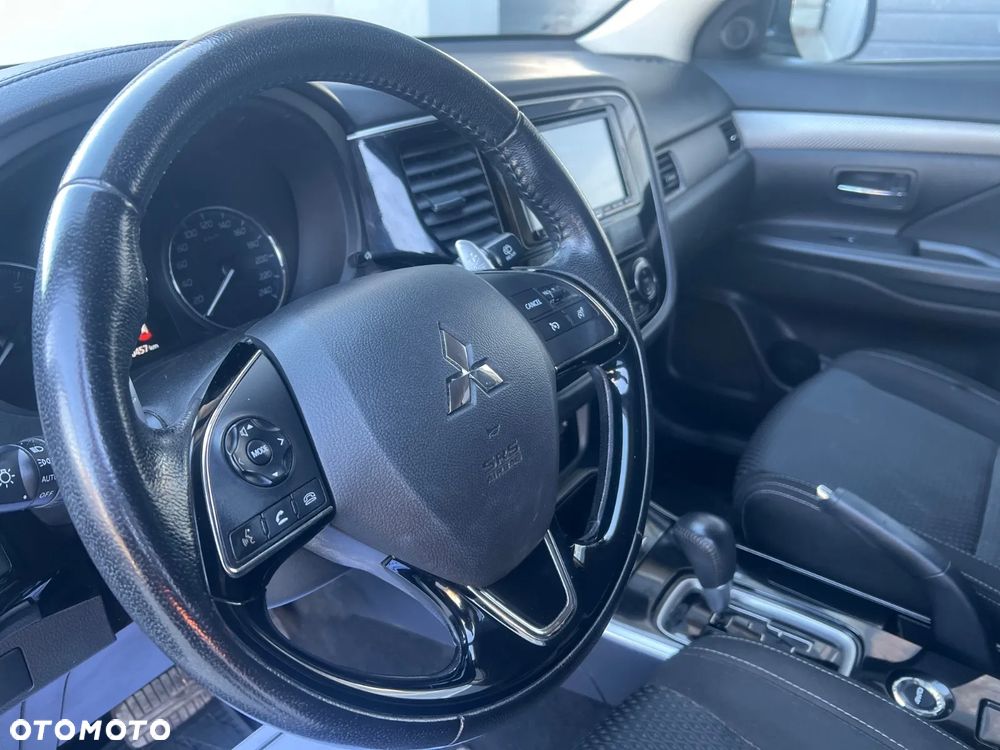 Mitsubishi Outlander 2.0 Intense 4WD CVT - 18