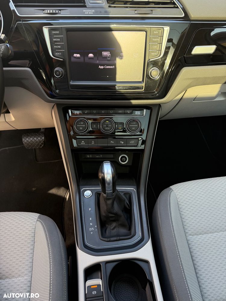 Volkswagen Touran 2.0 TDI DSG Comfortline - 15