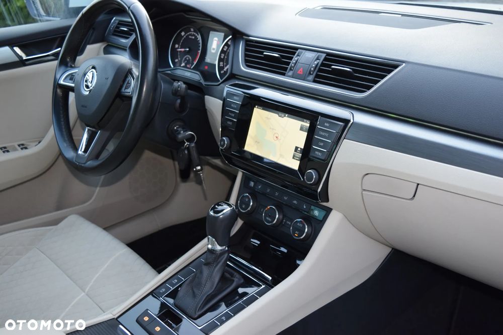 Skoda Superb 2.0 TDI DSG Ambition - 12