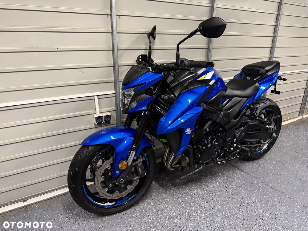 Suzuki GSX - 12